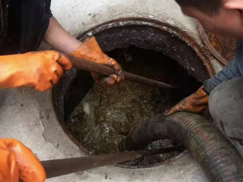 南芬清理化粪池时如何避免沼气的危害?